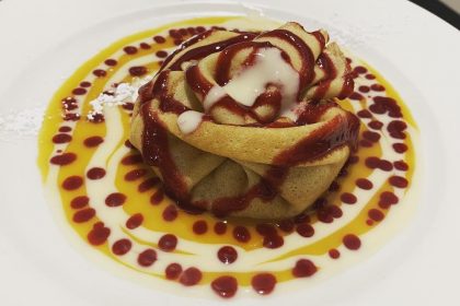 Crêpe garnie à la mangue